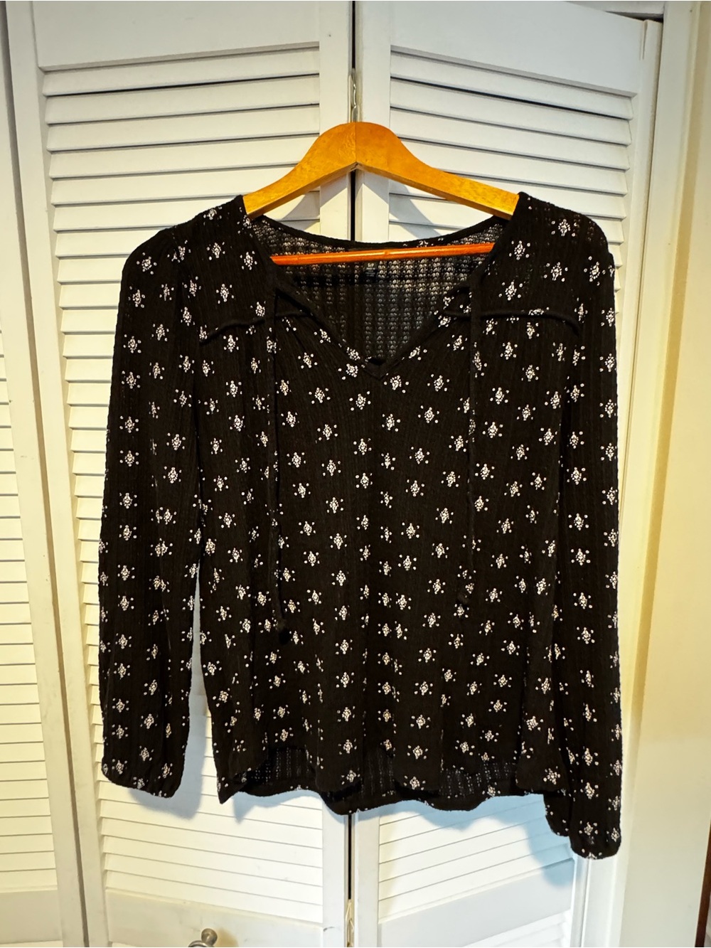 Lucky Brand Black Long-Sleeve Floral V-Neck Top